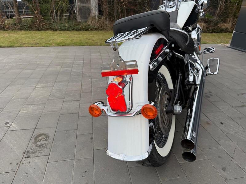 Harley-Davidson 1584 Deluxe (2007 - 08) - FLSTN (11)