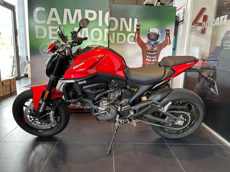 Ducati Monster 937 + (2021 - 25) (3)