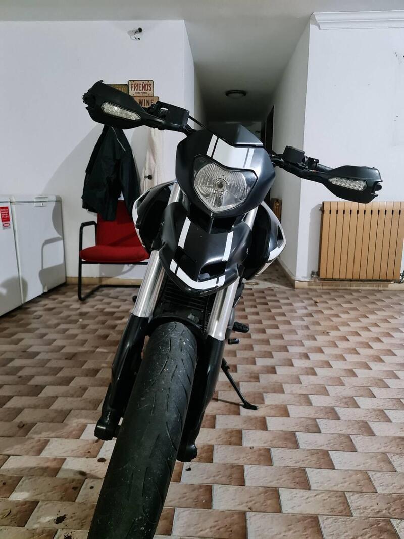 Ducati Hypermotard 796 (2012) (4)