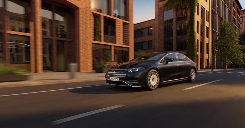 Mercedes-Benz EQS 2026: debutta lo Steer-by-Wire e l&rsquo;ammiraglia elettrica entra nell&rsquo;era dell&rsquo;auto software-defined