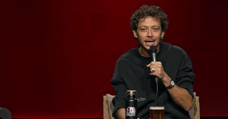 Valentino Rossi a Tintoria: le 10 cose pi&ugrave; interessanti che ha detto: "Nel simulatore sono Valentino Rossi 2!" [VIDEO]