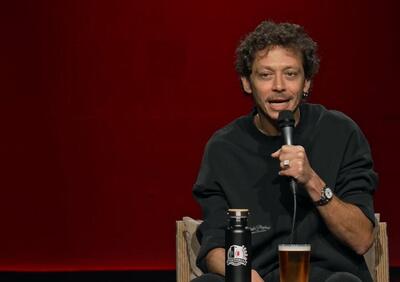 Valentino Rossi a Tintoria: le 10 cose più interessanti che ha detto: Nel simulatore sono Valentino Rossi 2! [VIDEO]