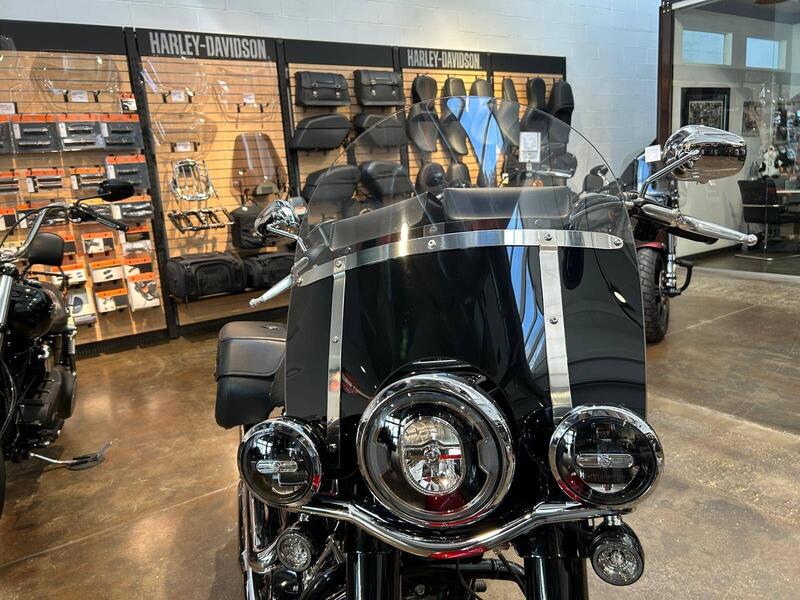 Harley-Davidson 114 Heritage Classic (2018 - 20) - FLHCS (2)