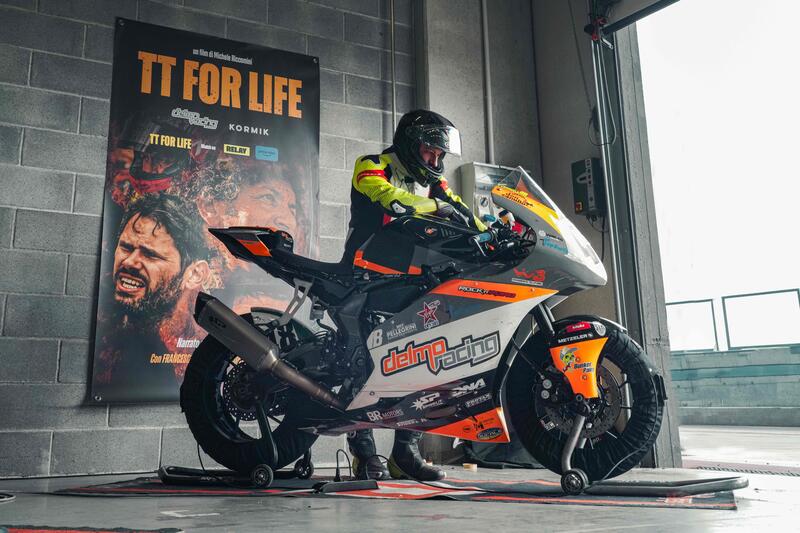 Un giorno da pilota del Tourist Trophy [VIDEO]