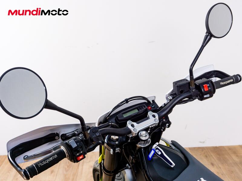 Husqvarna 701 Supermoto (2022) (11)