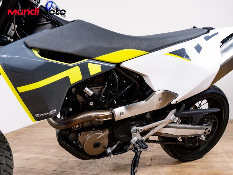 Husqvarna 701 Supermoto (2022) (9)