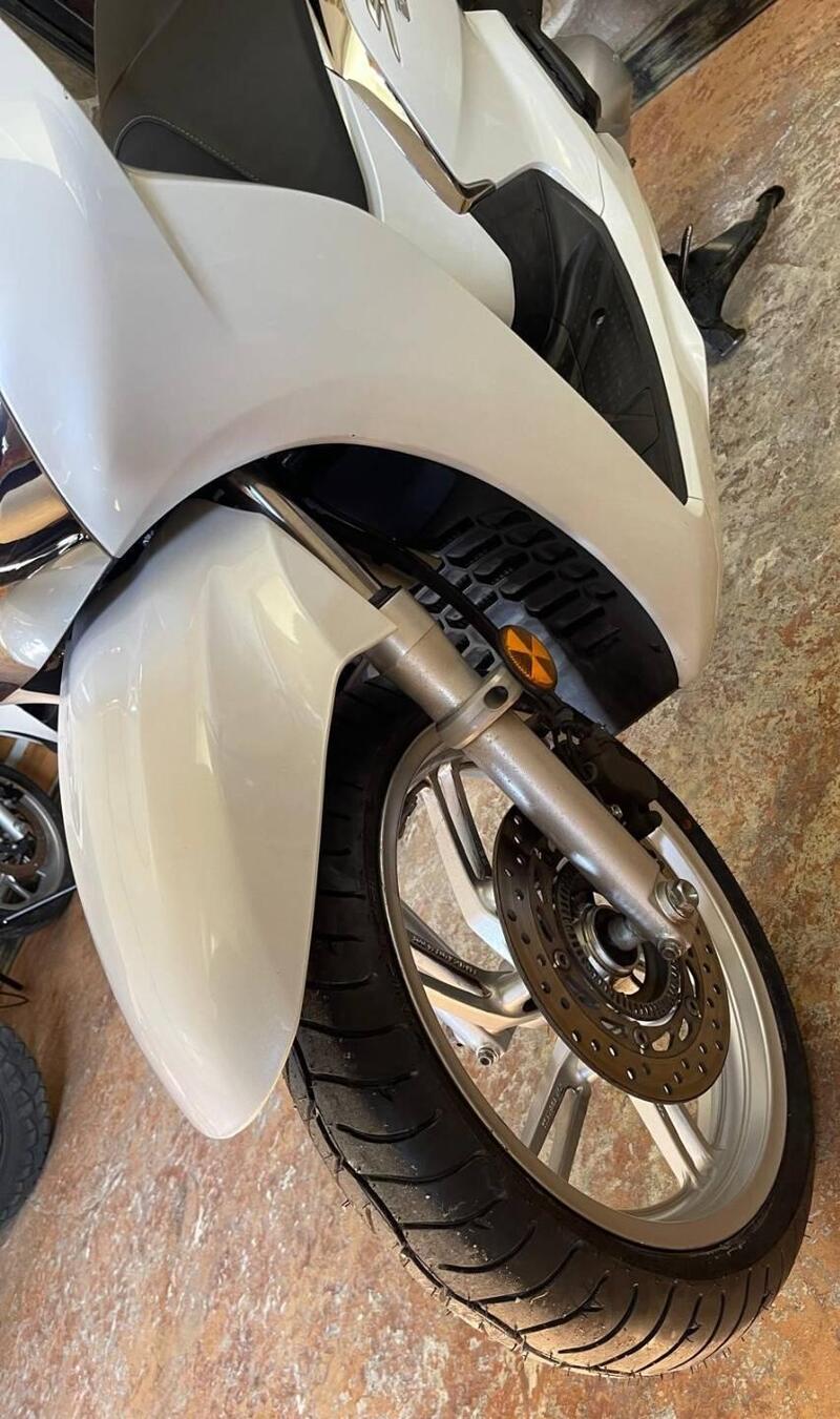 Honda SH 300 i ABS (2016 - 20) (11)