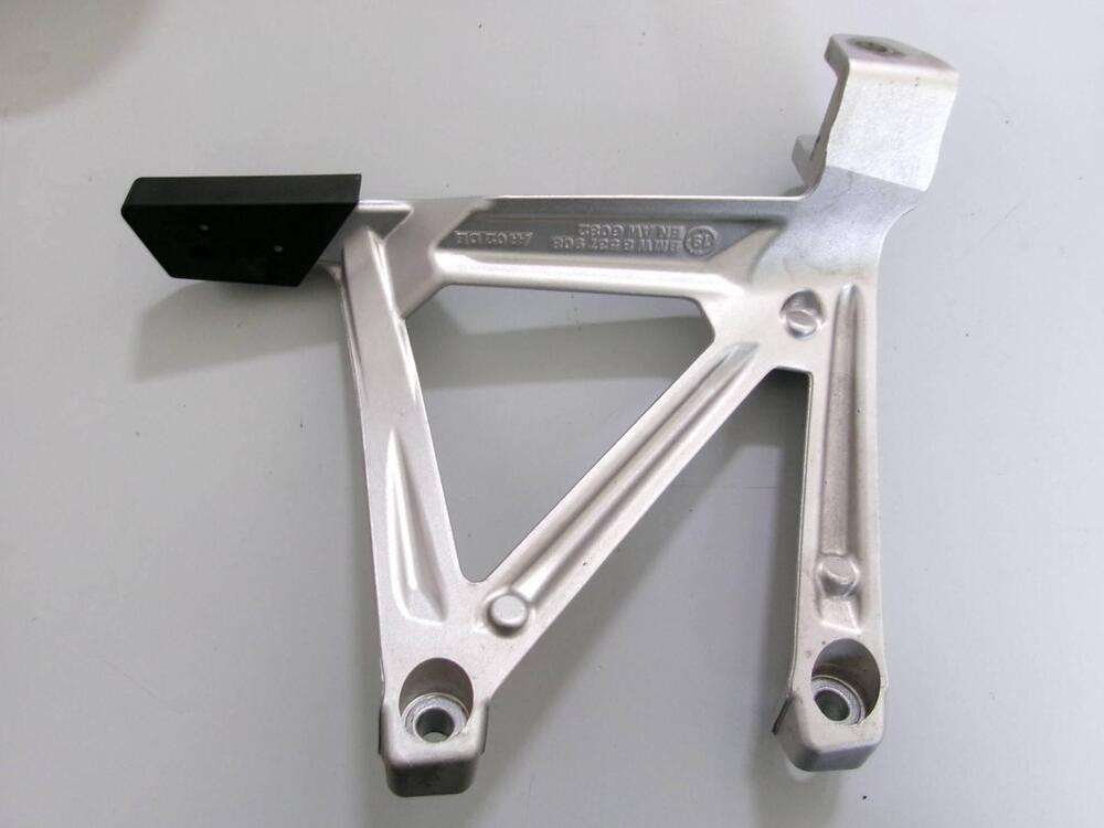 SOSTEGNO POGGIAPIEDI POSTERIORE DESTRO BMW R 1200