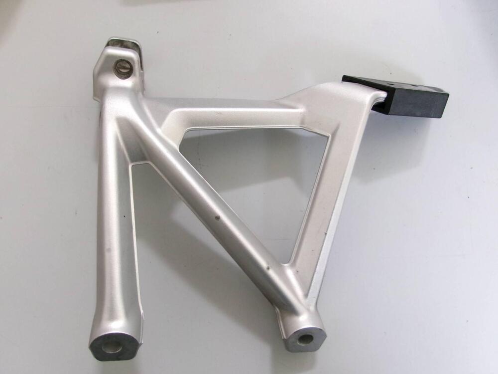 SOSTEGNO POGGIAPIEDI POSTERIORE DESTRO BMW R 1200 (2)