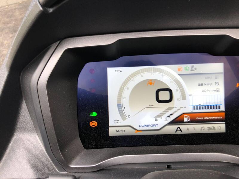 Piaggio MP3 400 ABS Hpe (2023 - 25) (6)