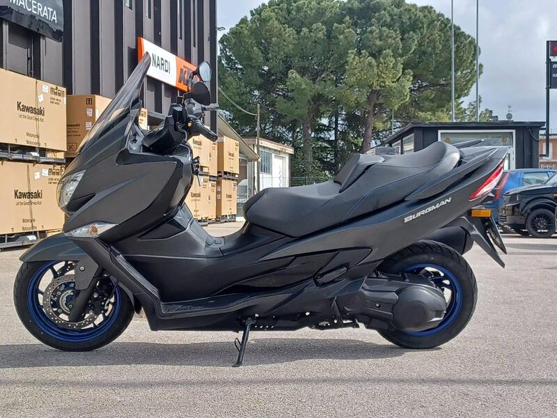 Suzuki Burgman 400 (2022 - 24) (2)
