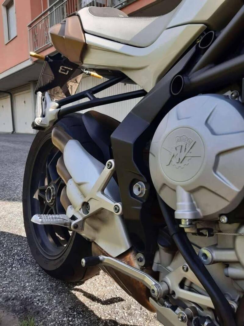 MV Agusta Brutale 675 (2011 - 15) (2)