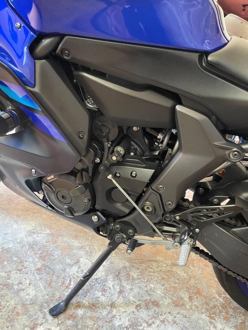 Yamaha YZF R7 (2021 - 25) (15)
