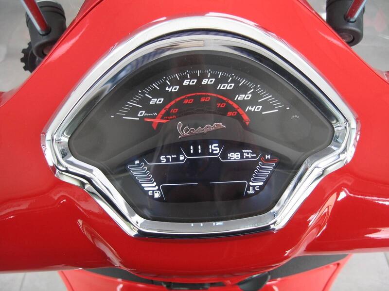 Vespa GTS 300 Super (2023 - 24) (6)