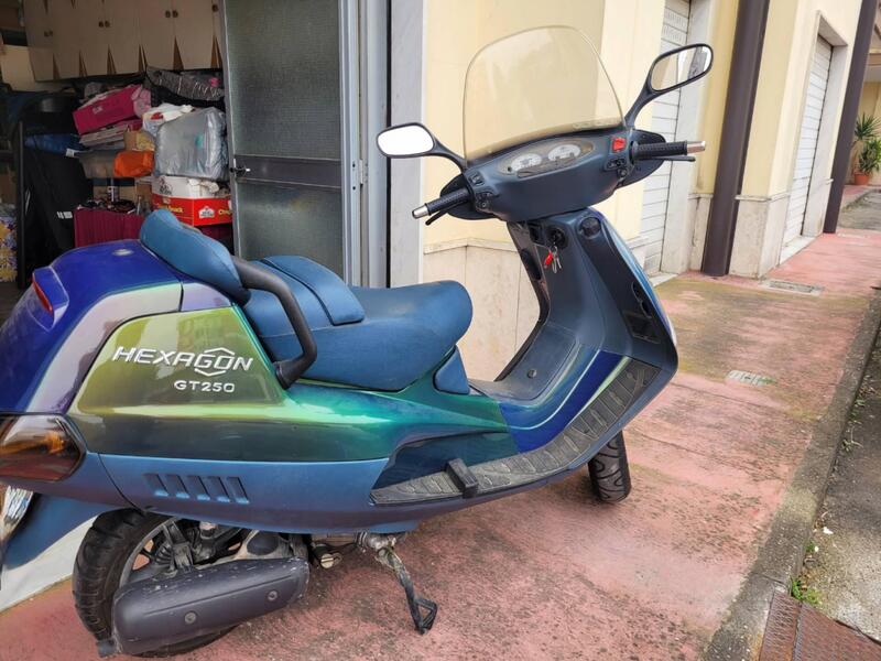 Piaggio Hexagon 250 GT