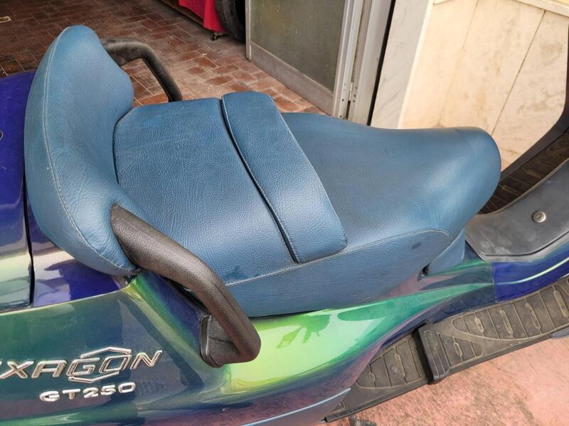 Piaggio Hexagon 250 GT (2)