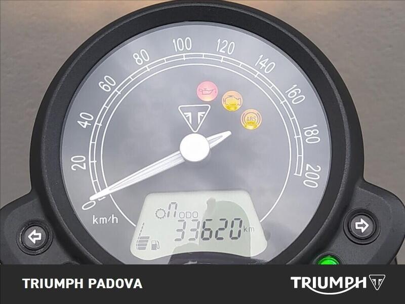 Triumph Street Twin 900 (2016) (13)