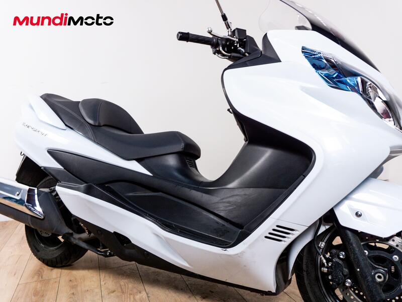 Suzuki Burgman 400 (2022 - 24) (5)