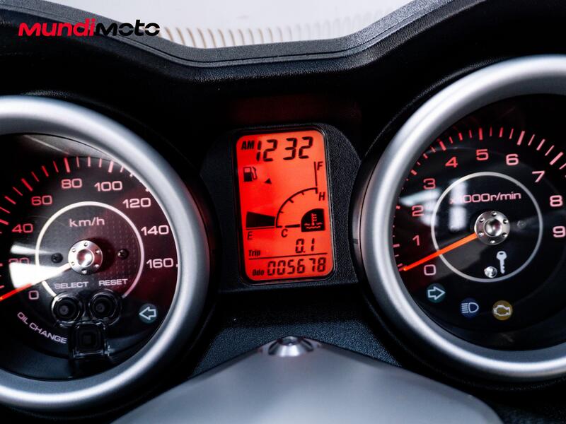 Yamaha X-Max 250 Sport (2011 - 13) (10)