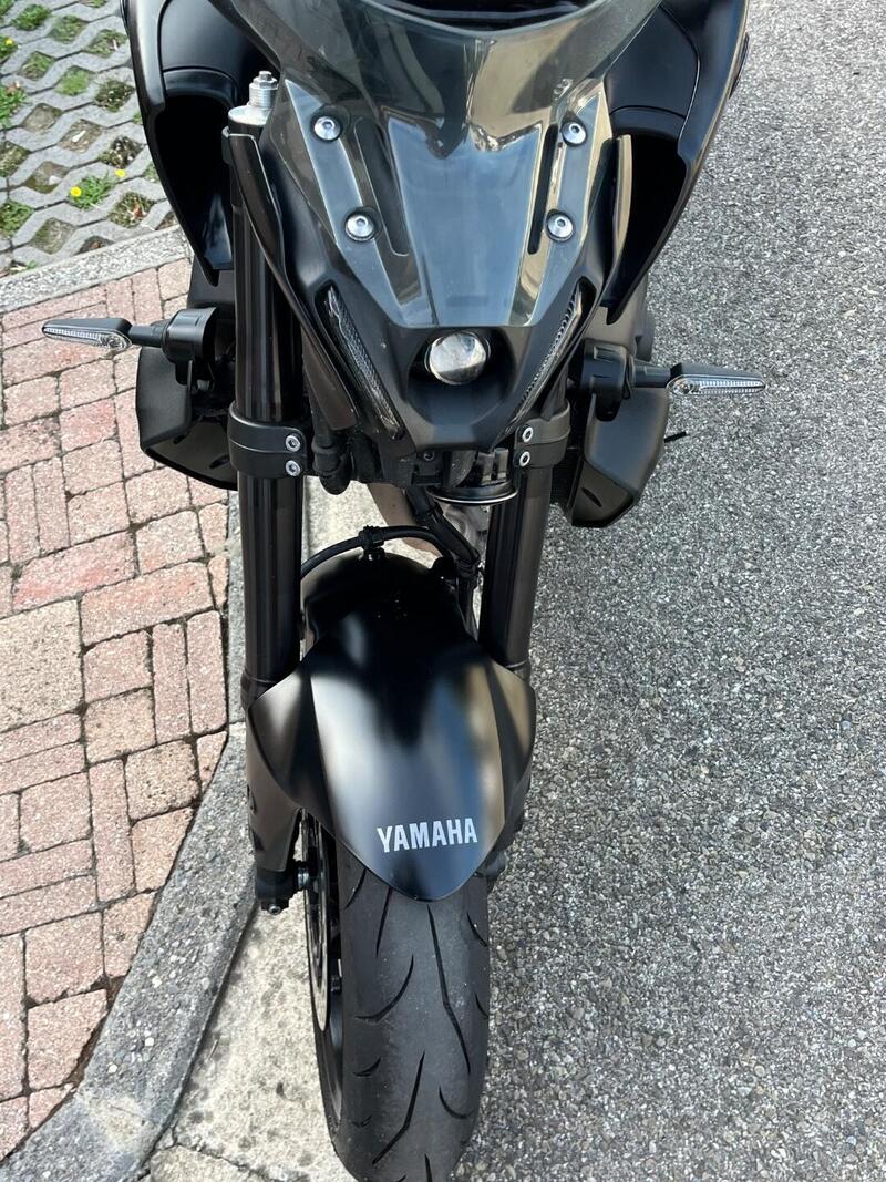 Yamaha MT-09 (2021 - 23) (4)