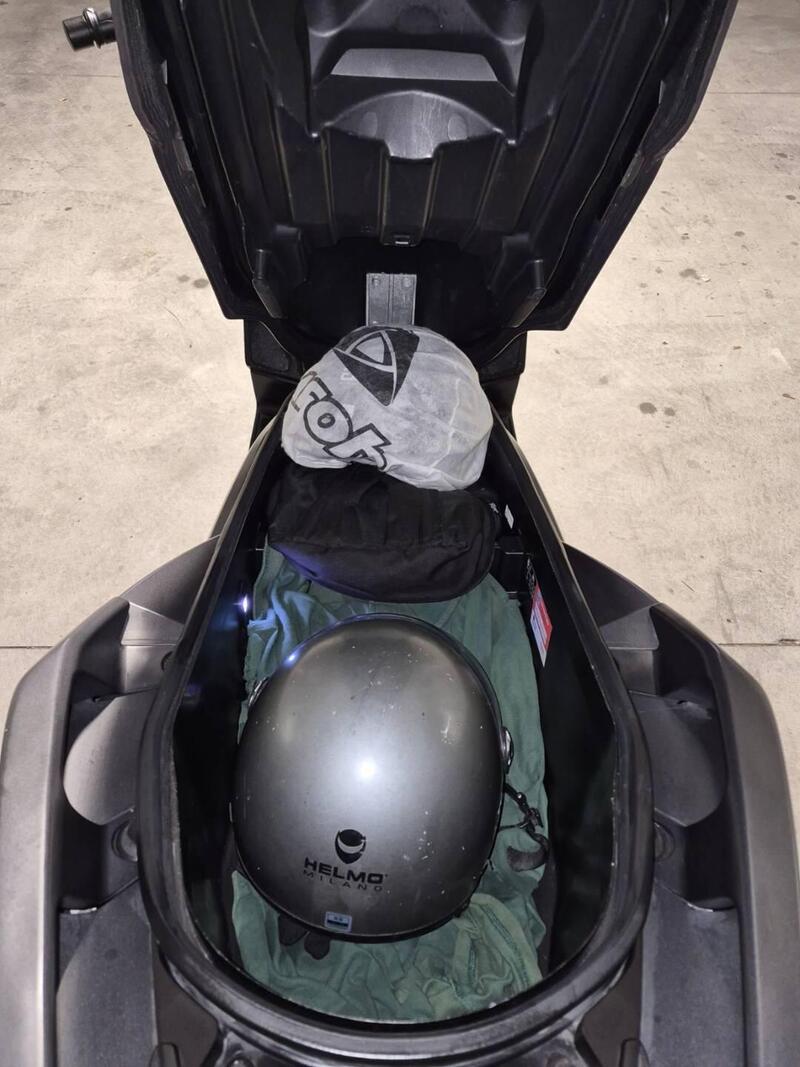 Yamaha X-Max 300 ABS (2017 - 20) (6)