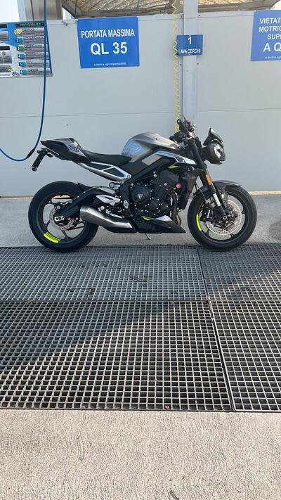 Triumph Street Triple 765 R (2023 - 26) usata