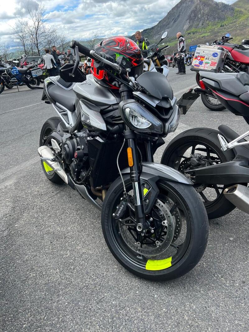 Triumph Street Triple 765 R (2023 - 26) (2)