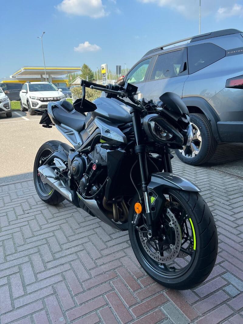 Triumph Street Triple 765 R (2023 - 26) (3)