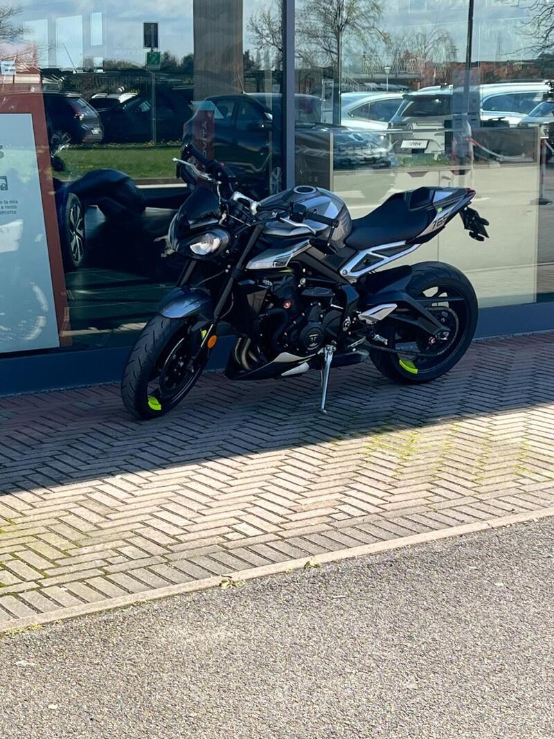 Triumph Street Triple 765 R (2023 - 26) (4)