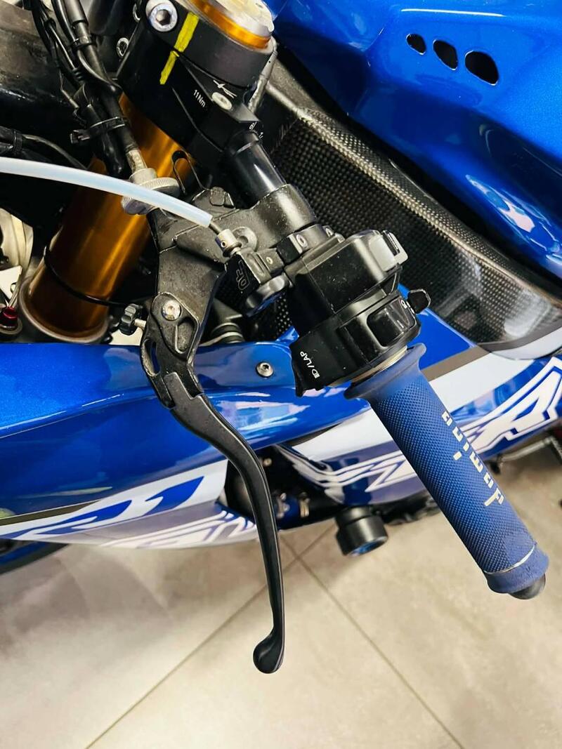 Yamaha YZF R1 (2017 - 19) (13)