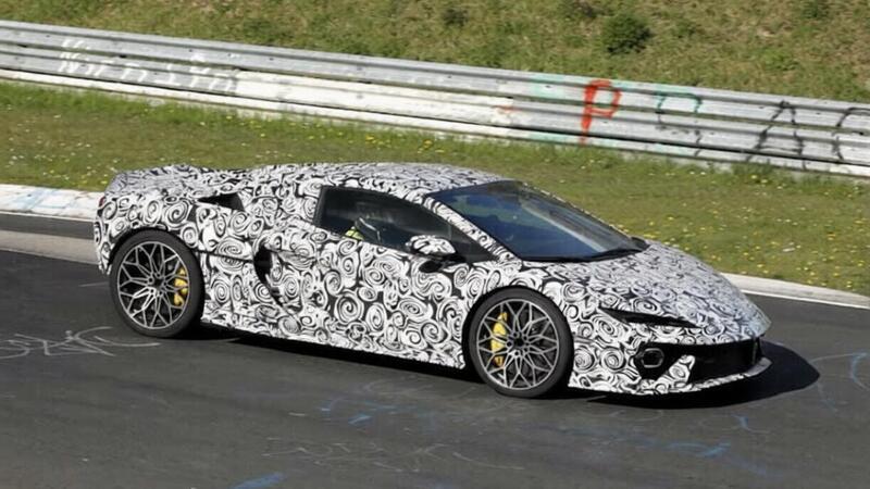 Lamborghini Temerario Spyder, primo avvistamento al N&uuml;rburgring: la V8 ibrida si scopre