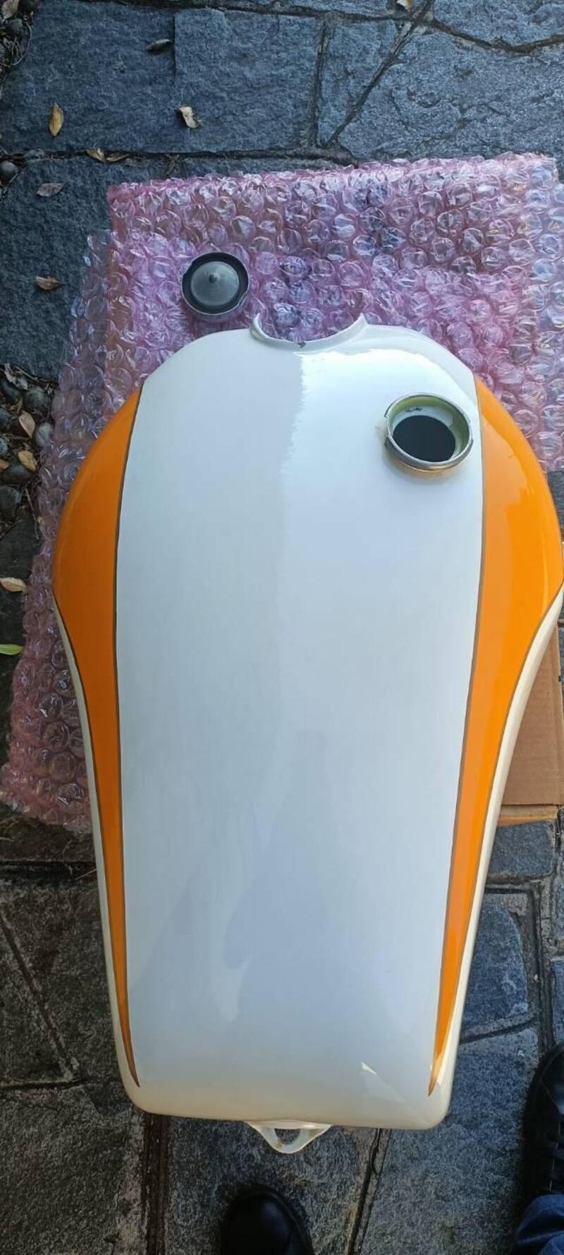 Serbatoio benzina per Triumph Trident T160