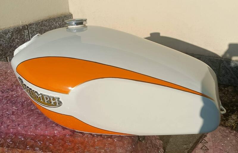 Serbatoio benzina per Triumph Trident T160 (3)