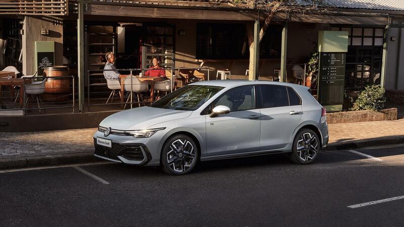 Volkswagen Golf in offerta ad aprile 2026: la Edition Plus parte da 27.900 euro con incentivi fino a 6.000 euro