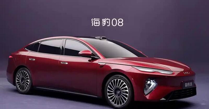 BYD Seal 08: la plug-in hybrid con 300 km in elettrico che sfida le auto elettriche