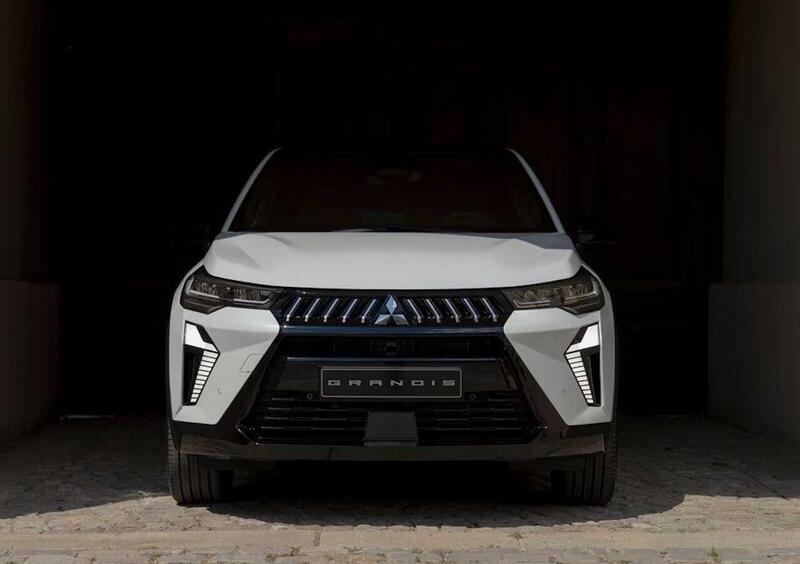 Mitsubishi Grandis (3)