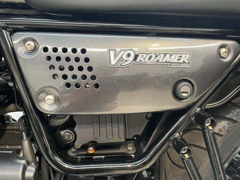 Moto Guzzi V9 Bobber (2018 - 20) (10)