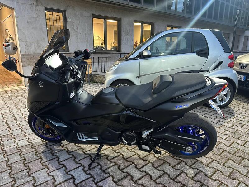 Yamaha T-Max 560 (2022 - 24) (4)