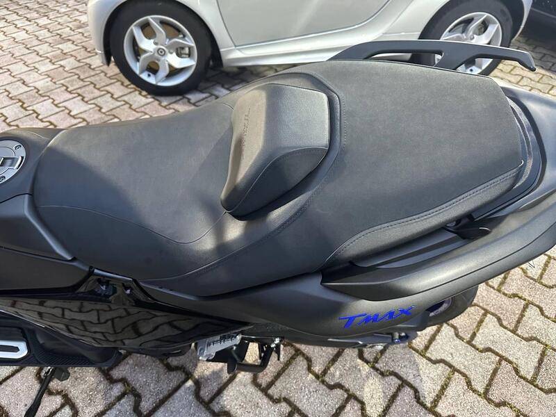 Yamaha T-Max 560 (2022 - 24) (8)
