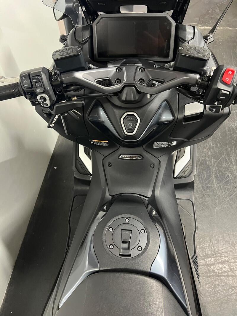 Yamaha T-Max 560 (2022 - 24) (8)