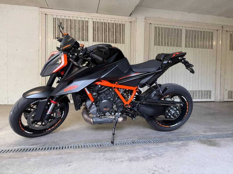 KTM 1290 Super Duke R (2021)