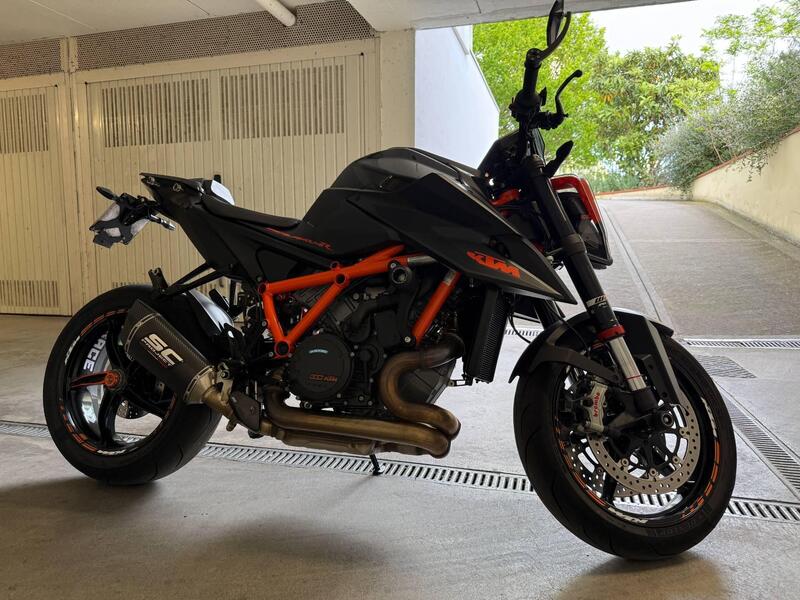 KTM 1290 Super Duke R (2021) (4)