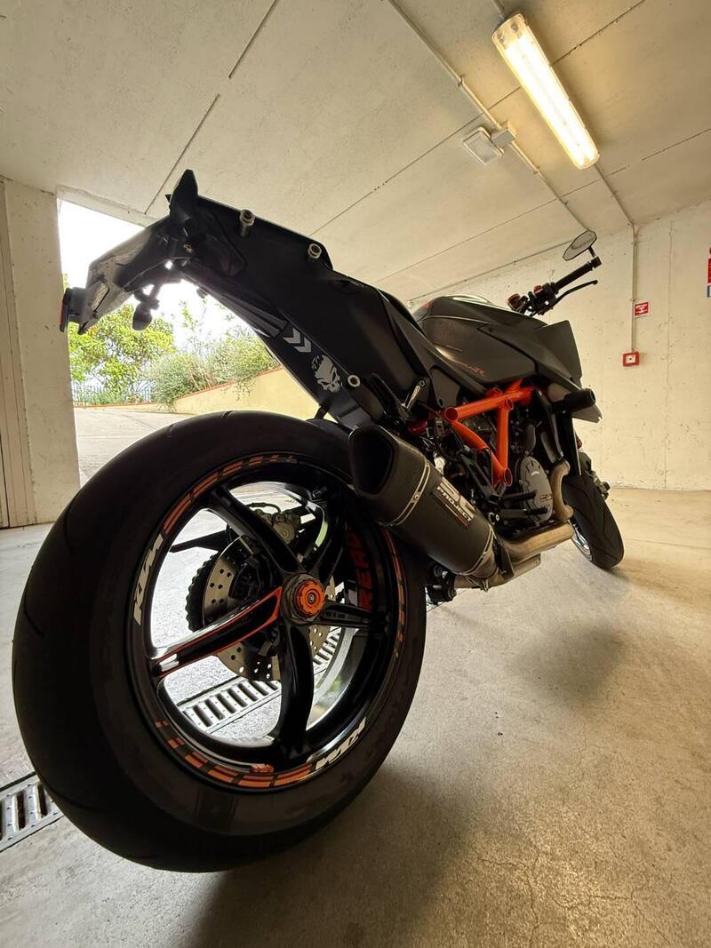 KTM 1290 Super Duke R (2021) (6)