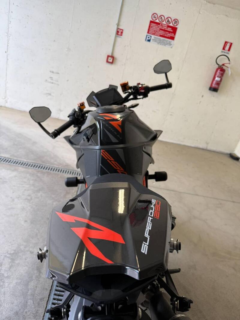 KTM 1290 Super Duke R (2021) (8)