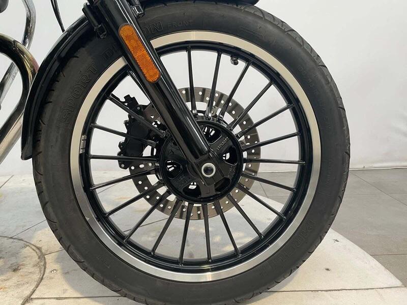 Moto Guzzi V9 Bobber (2018 - 20) (13)