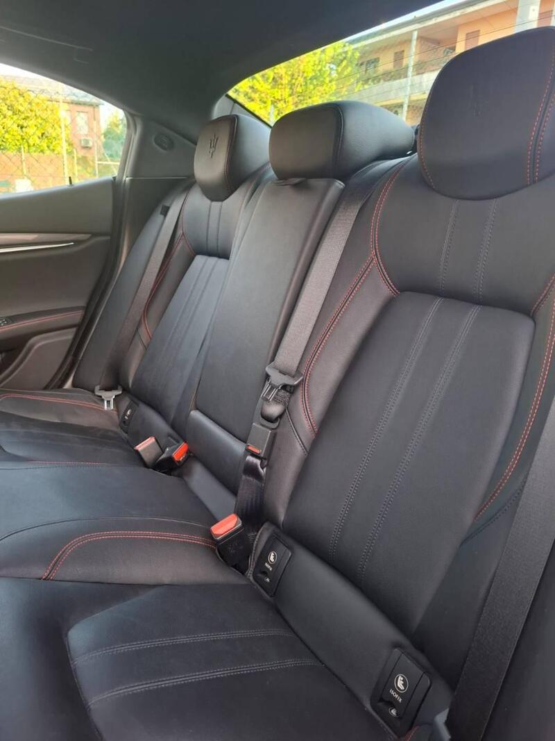 Maserati Ghibli usata a Padova (6)