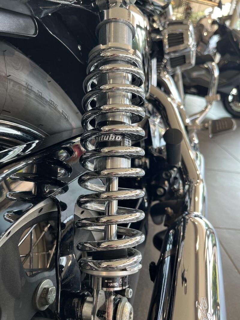 Harley-Davidson 1200 Custom (2017) - XL 1200C (3)