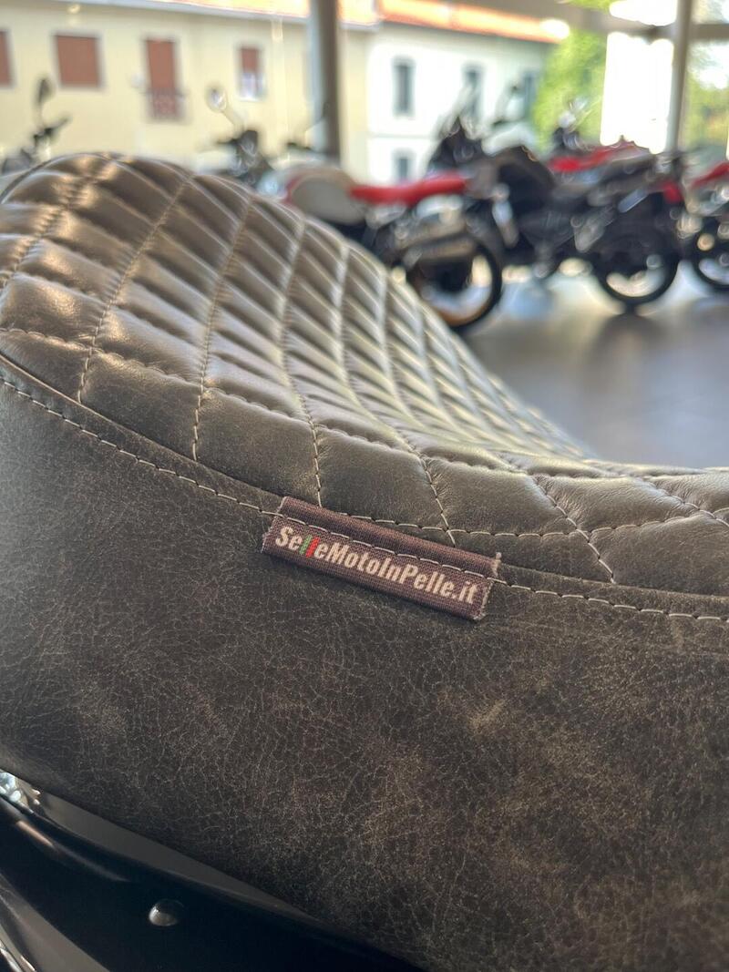 Harley-Davidson 1200 Custom (2017) - XL 1200C (12)