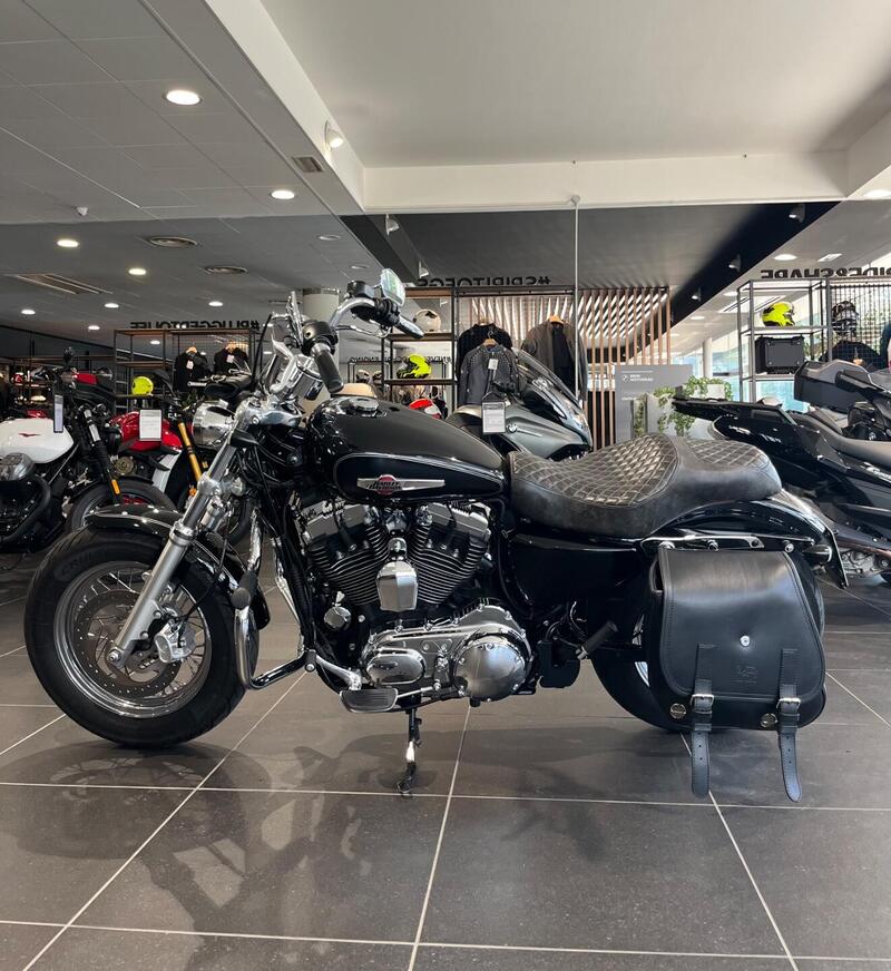 Harley-Davidson 1200 Custom (2017) - XL 1200C (16)