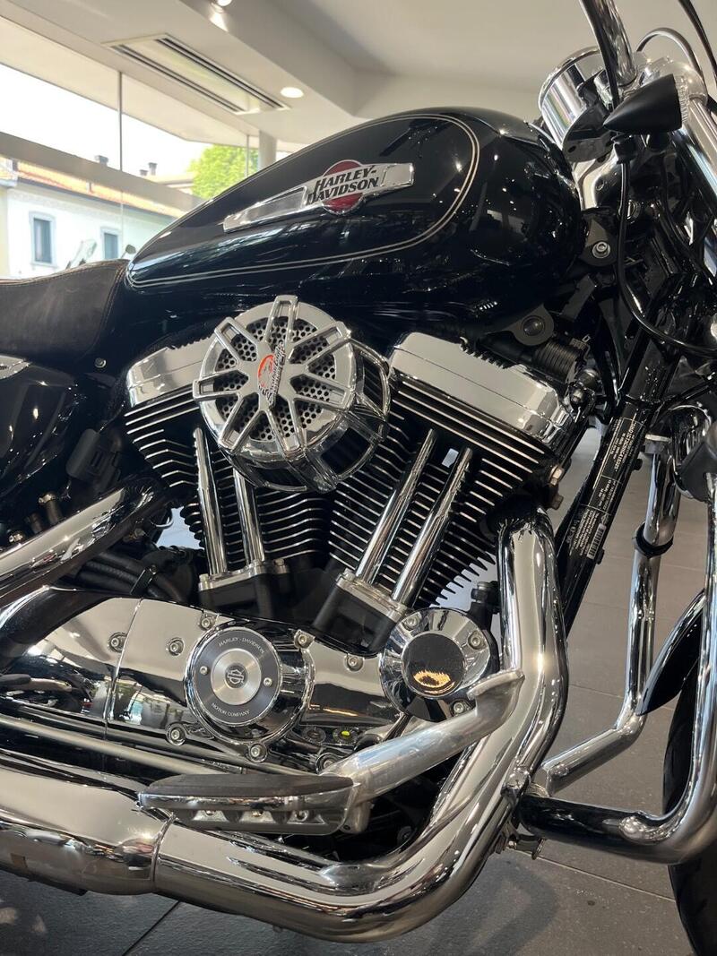 Harley-Davidson 1200 Custom (2017) - XL 1200C (18)